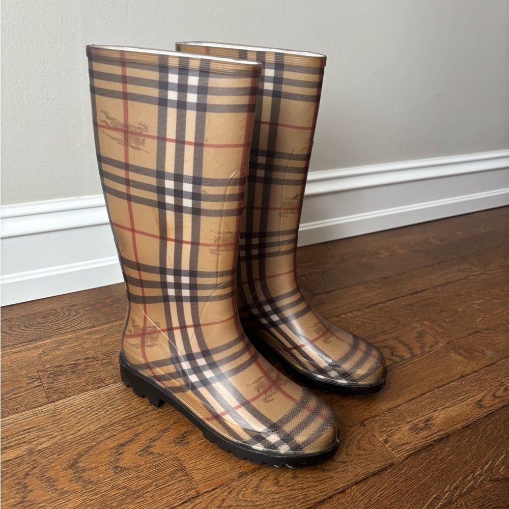 Classic Burberry Rain Boots - Picture 3 of 9